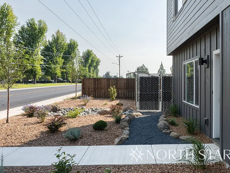 3042 SW Obsidian Ln — Photo 2