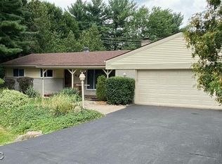1886 Alton Cir, Commerce Township, MI 48390
