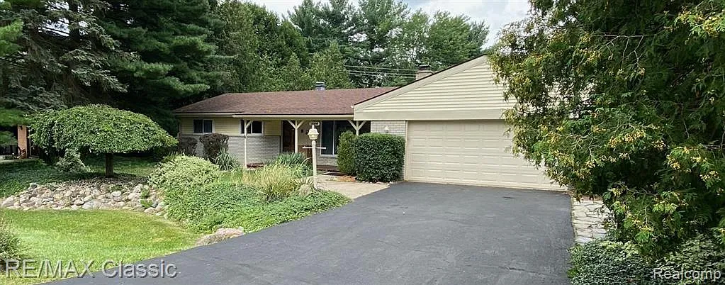 1886 Alton Cir photo 1