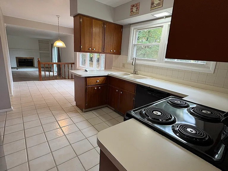 9237 White Oaks Cir — Photo 9