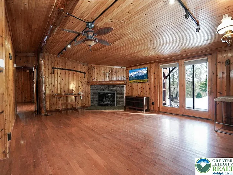 371 Green Tree Dr — Photo 14