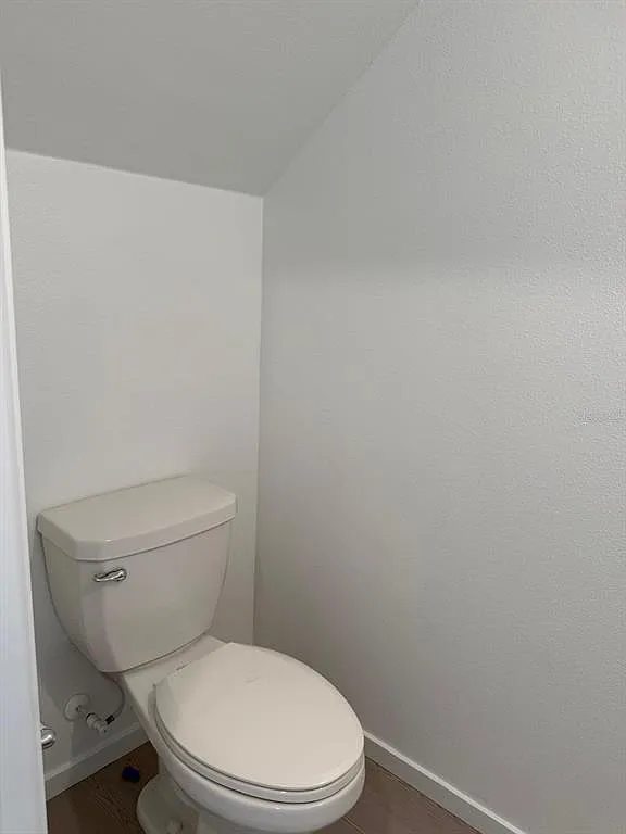 3 bed, 2.5 bath, 1386 sqft, $2,100 — Photo 4
