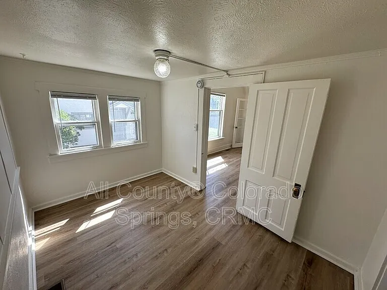 2430 W Vermijo Ave — Photo 8
