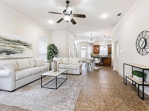 3rd image of 804 Dupre St
