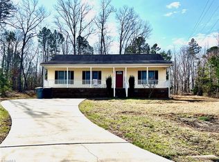 2524 Strawberry Ln, Randleman, NC 27317
