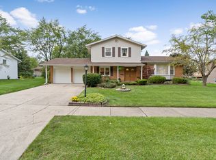 848 E Paddock Dr, Palatine, IL 60074