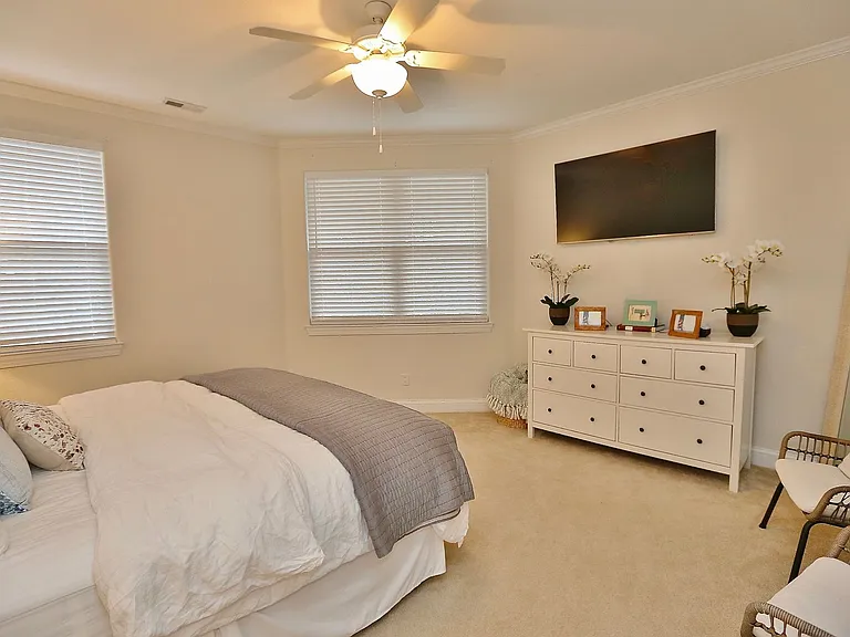 613 Lake Dr — Photo 23