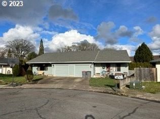 1312 NW 8th Ct, McMinnville, OR 97128