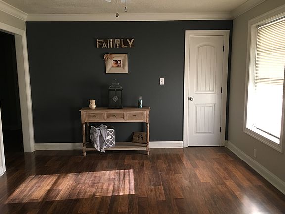 Front room/sitting area