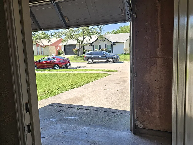 617 Country Ln — Photo 25