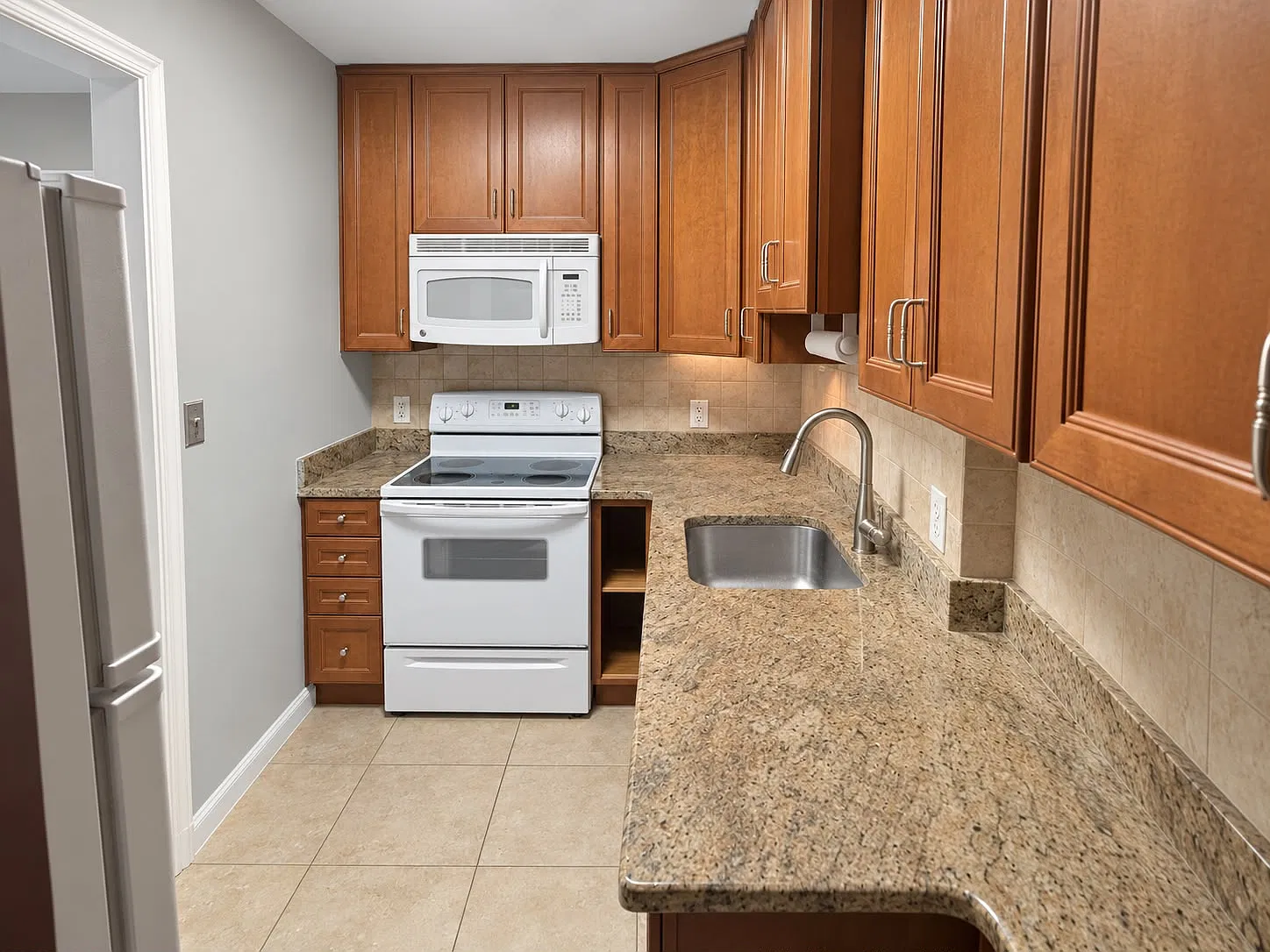 3 bed, 1140 sqft, $3,100 — Photo 4