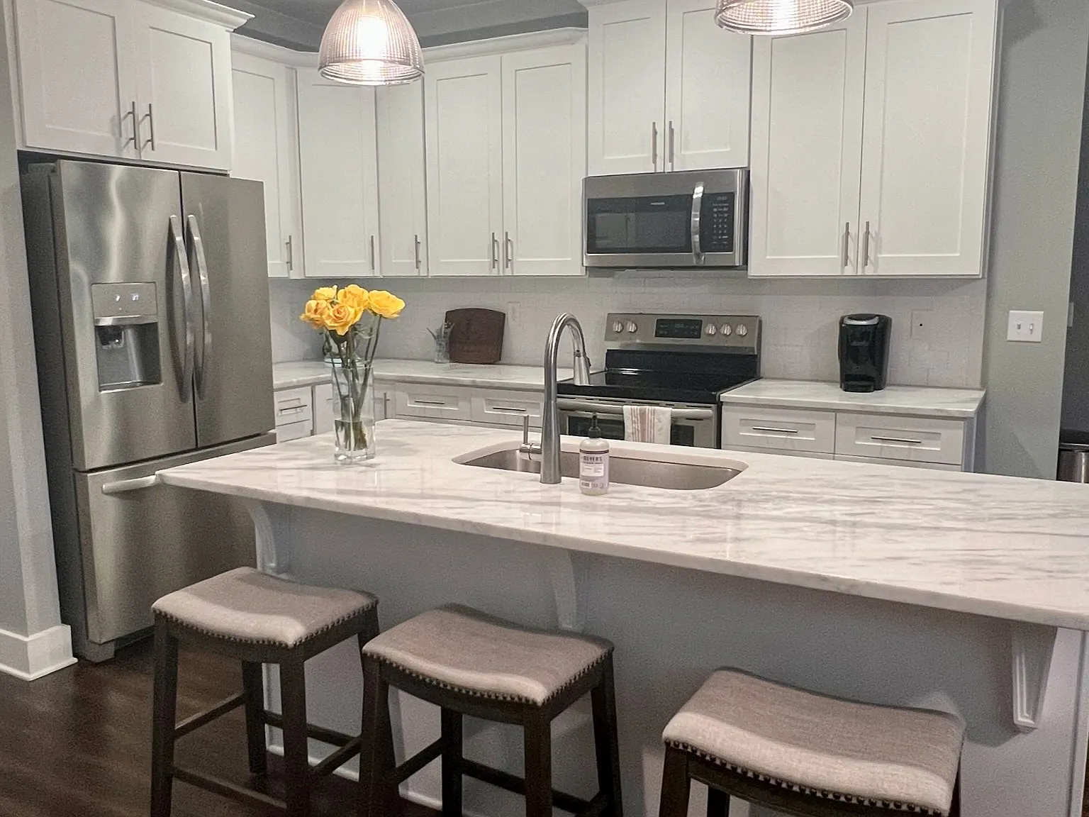 4 bed, 2.5 bath, 2007 sqft, $3,199 — Photo 3