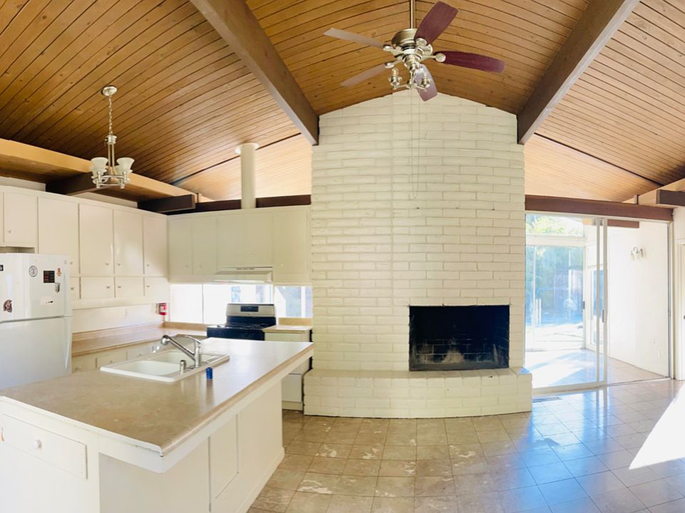 2nd image of 1014 Vassar Dr