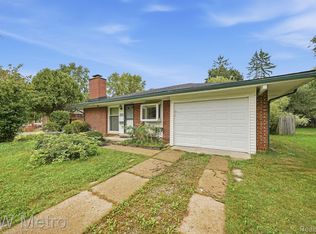 29700 Rock Creek Dr, Southfield, MI 48076