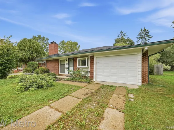 29700 Rock Creek Dr, Southfield, MI 48076