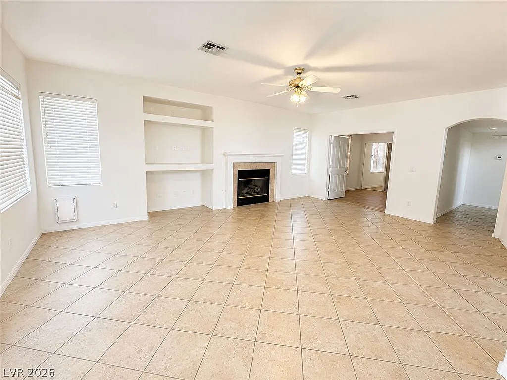 5 bed, 4.0 bath, 3064 sqft, $2,951 — Photo 3