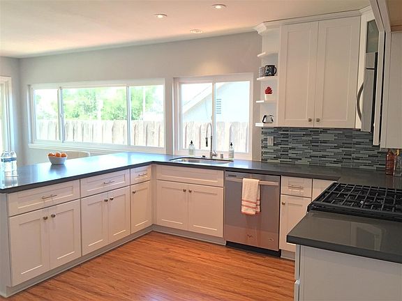 5th image of 2589 Joann Dr