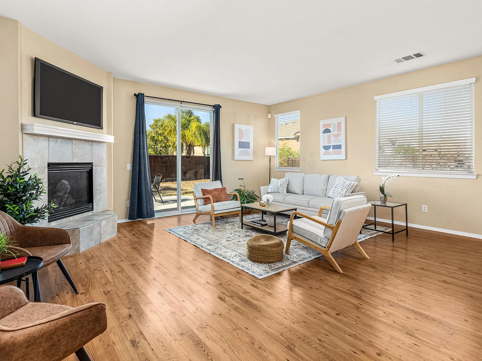 3 bed, 1640 sqft, $3,000 — Photo 1