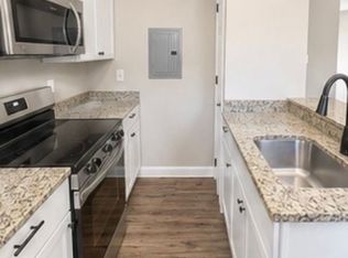 111 Main St #2, Kingston, NH 03848