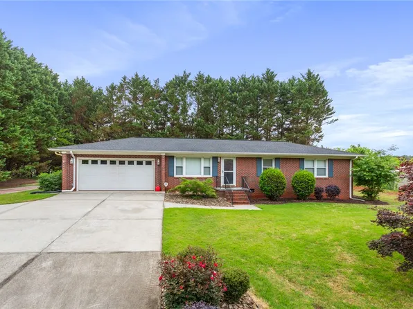 202 Keowee Trl, Seneca, SC 29672