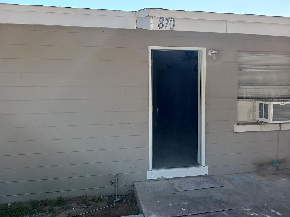 1st image of 870 Crown Ave N #870