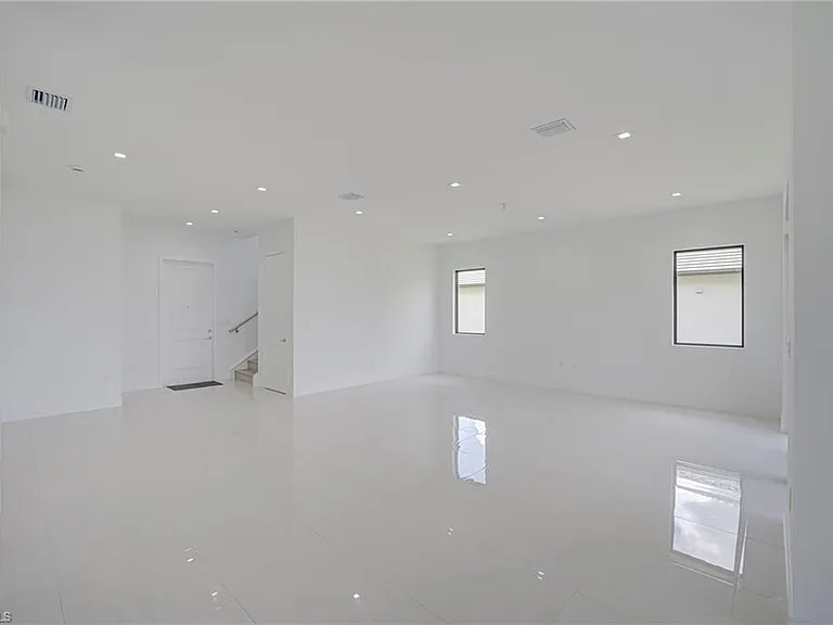 4775 Quercia Dr — Photo 8