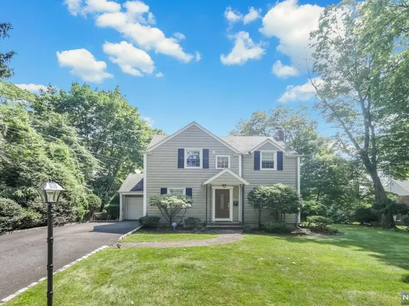 10 Clarke Pl, Tenafly, NJ 07670