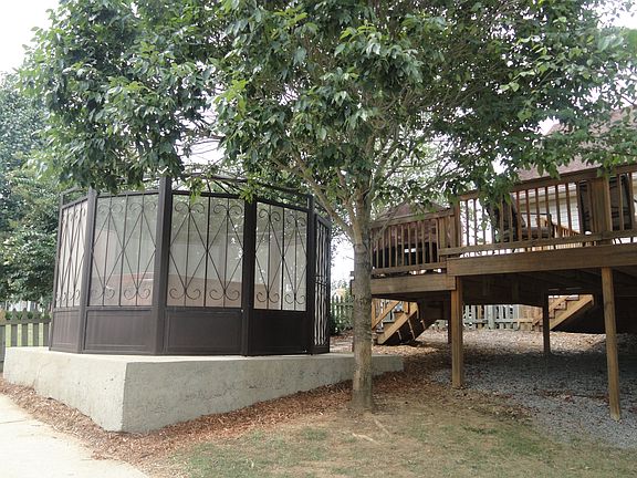3rd image of 1201 Fieldcrest Ln