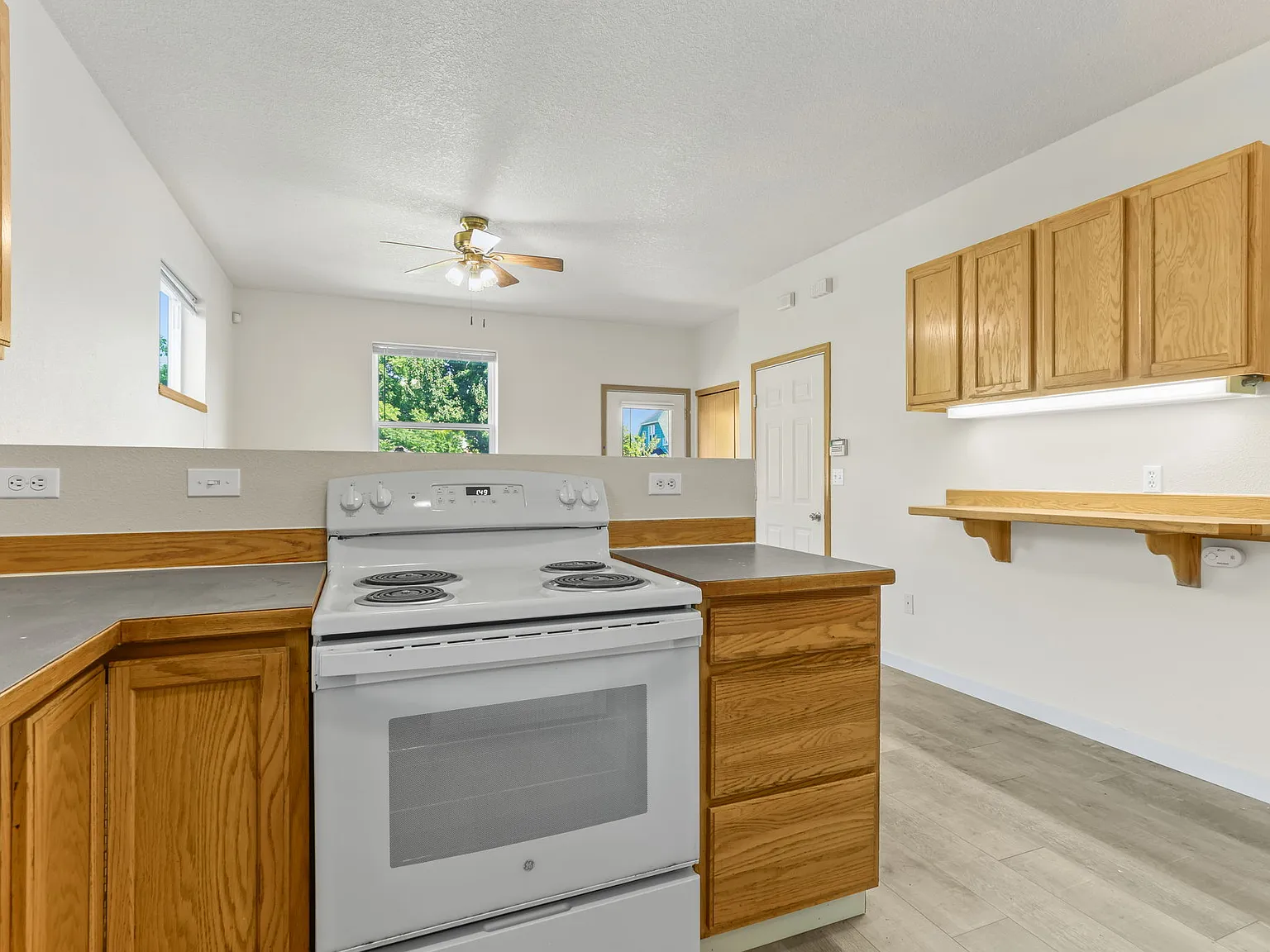 4 bed, 1100 sqft, $2,795 — Photo 2