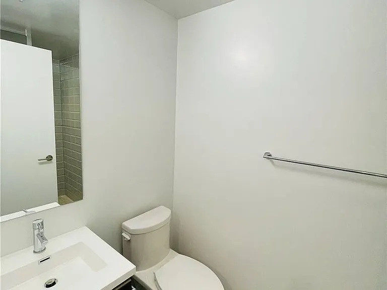 203 College St #2305 — Photo 9