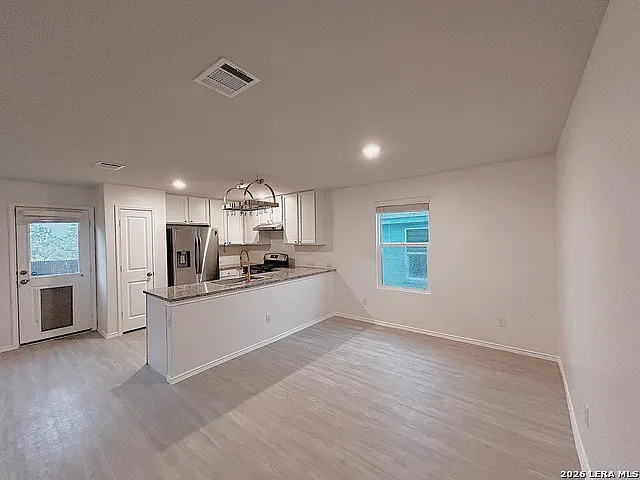 4 bed, 2.5 bath, 1950 sqft, $1,800 — Photo 4