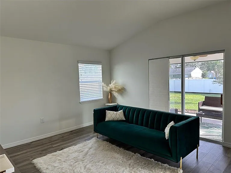 1099 Dania Cir NE — Photo 6