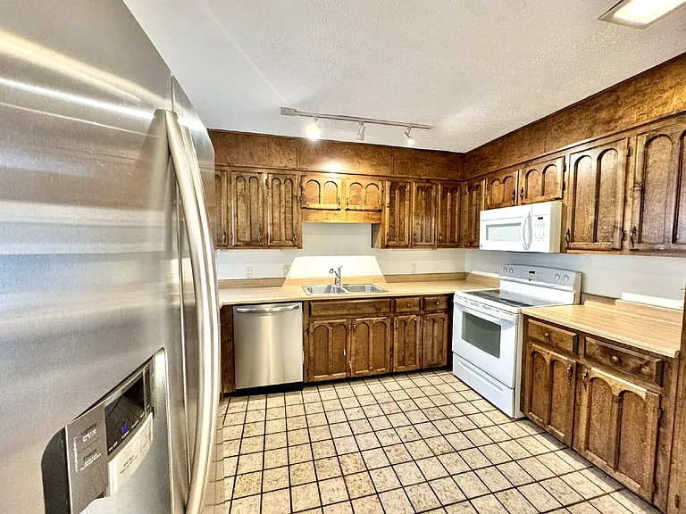 300 Cherry St #4 — Photo 6
