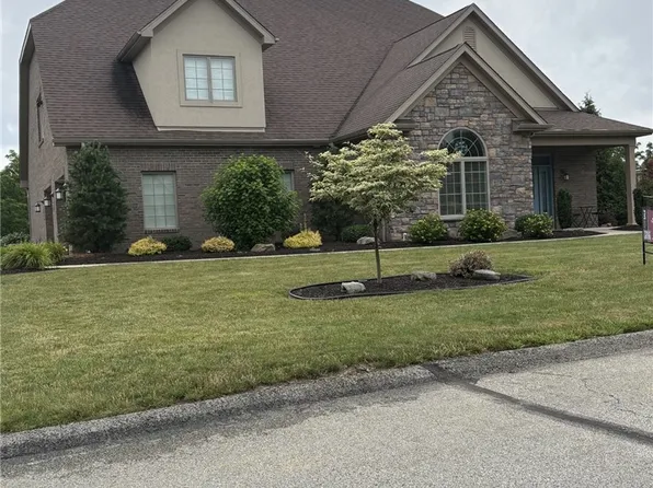 1090 Augusta Cir, North Huntingdon, PA 15642