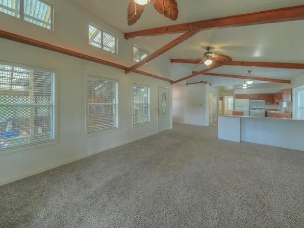 96 N Lakeside Dr, Huntsville, TX 77320