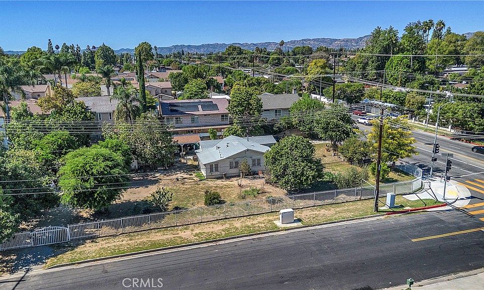 1st image of 19504 Saticoy St