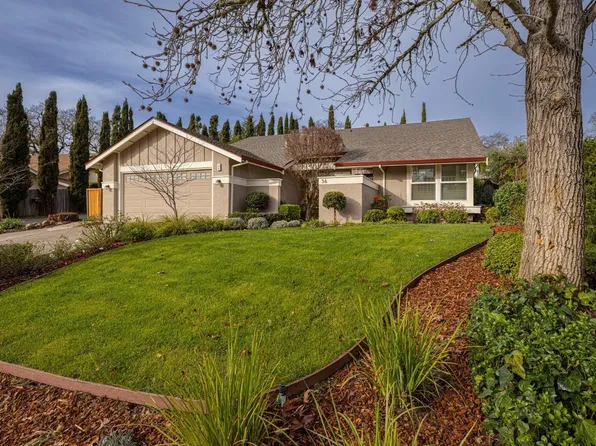 36 Woodleaf Court, Novato, CA 94945