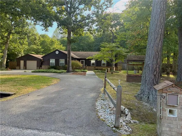 8165 Sheffield Dr, Gloucester, VA 23061