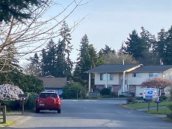5th image of 8406 68th Avenue Ct E