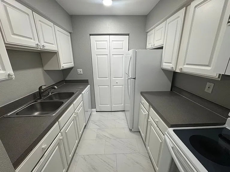 3740 Idlebrook Cir #206 — Photo 7
