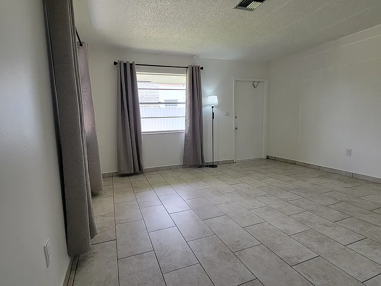 Living Room / Dining