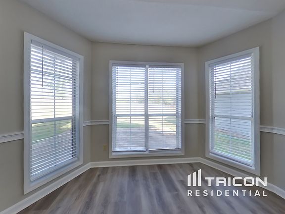 4th image of 330 Daileys Plantation Ct