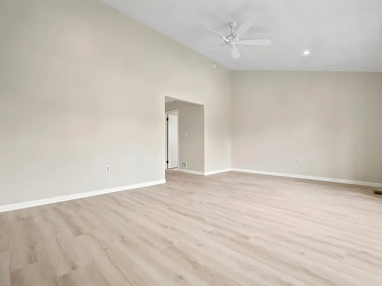 703 Porter Way W — Photo 23