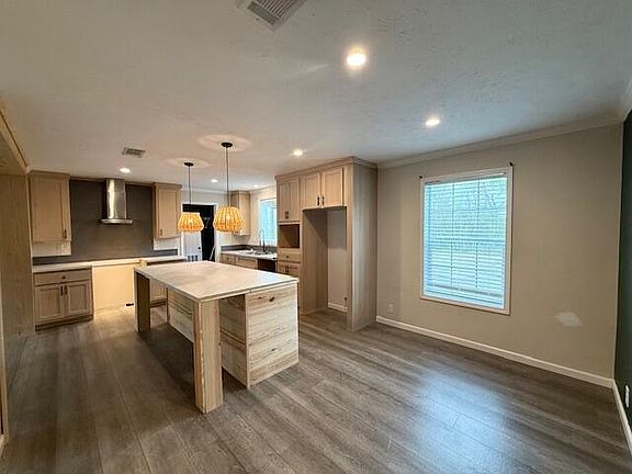 3rd image of 1521 Petty Rd
