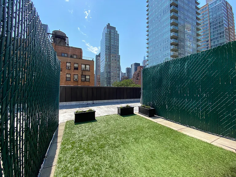 319 E 53rd St #6B — Photo 13