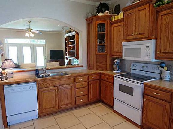 5th image of 321 E Charlotte Ter