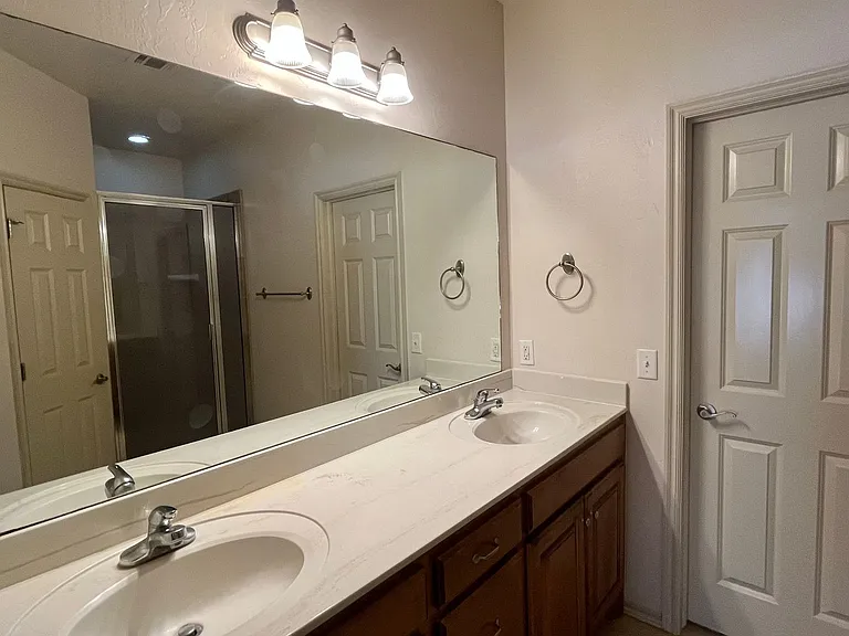 618 Sisken Ct — Photo 8