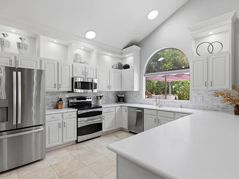 9750 E Gelding Dr — Photo 5