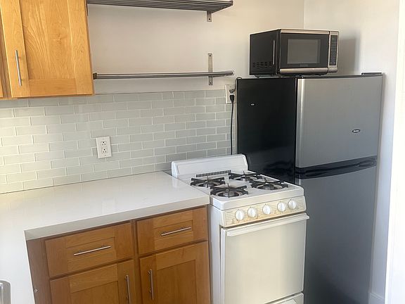 3rd image of 729 Mason St APT 4