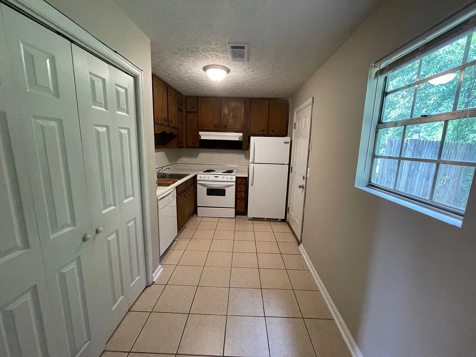 68 Cedar Hill Cir — Photo 4